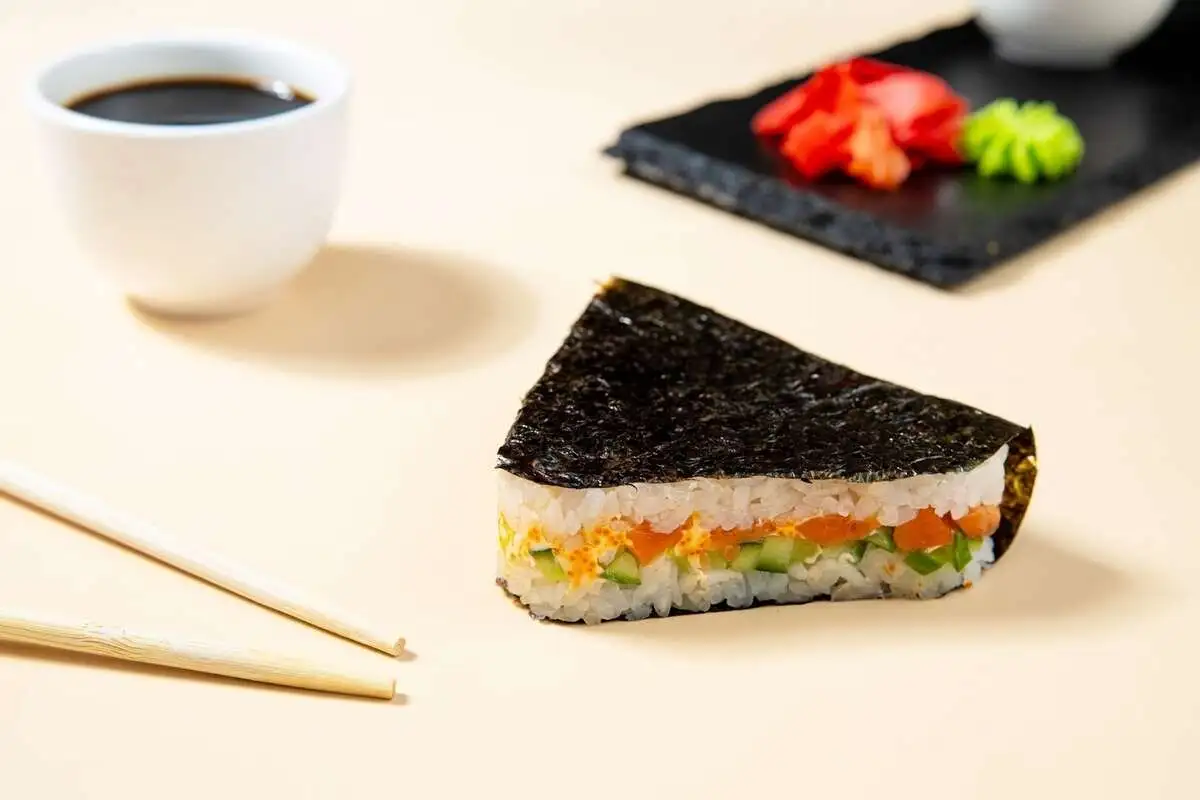 Онигири с лососем Бульвар