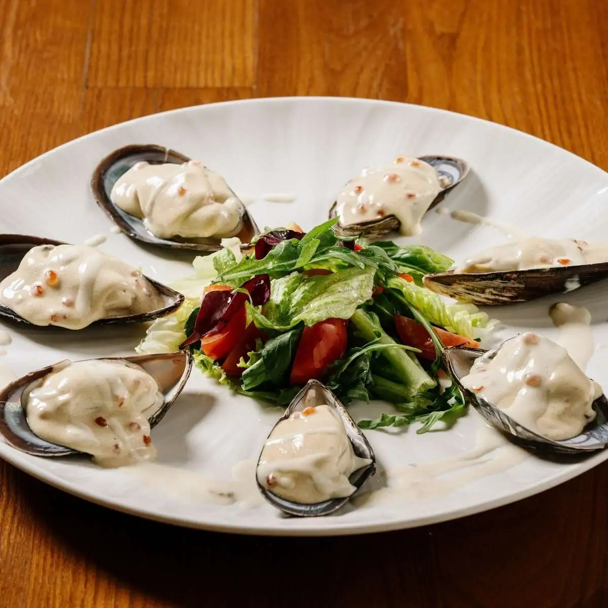 Мидии в сливочно-икорном соусе