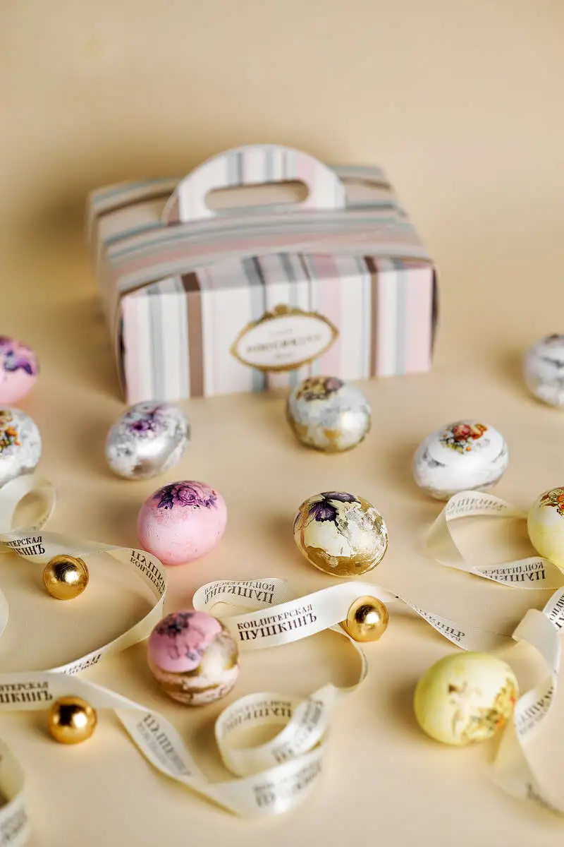 Дюжина пасхальных яиц