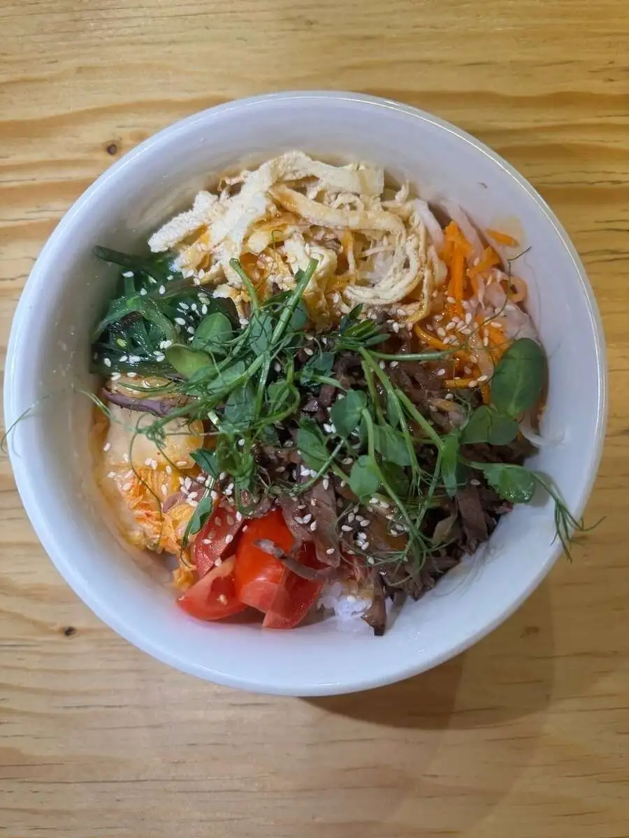 Боул с говядиной и кимчи