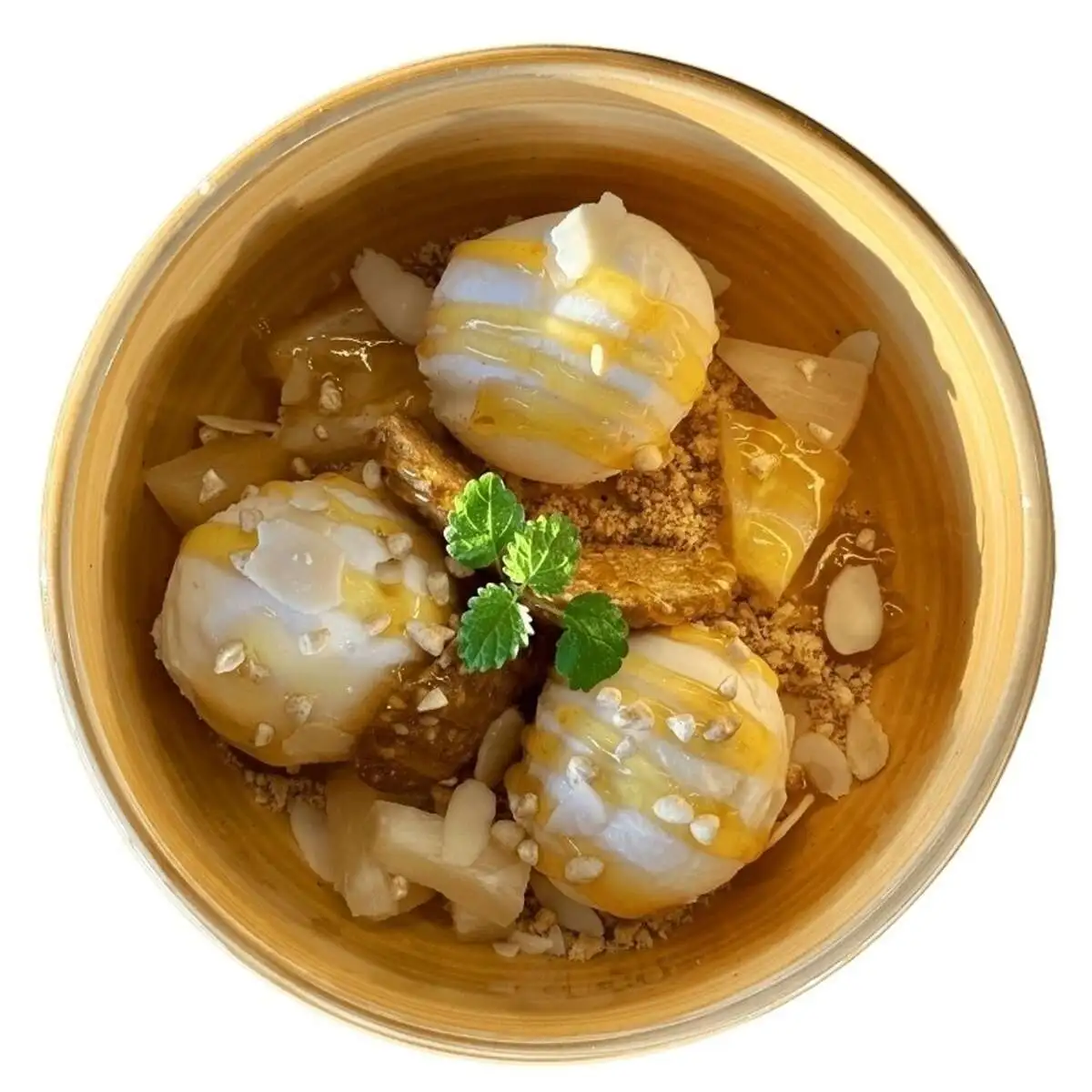 Мороженное с ананасом и соусом манго-маракуйя