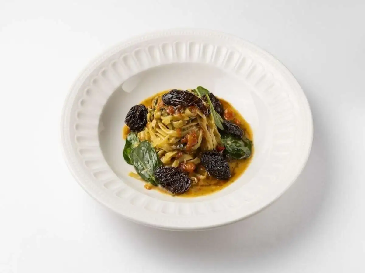 Талеателли со сморчками и шпинатом