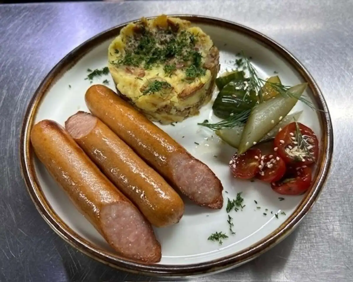 Колбаски с фирменным картофелем 
