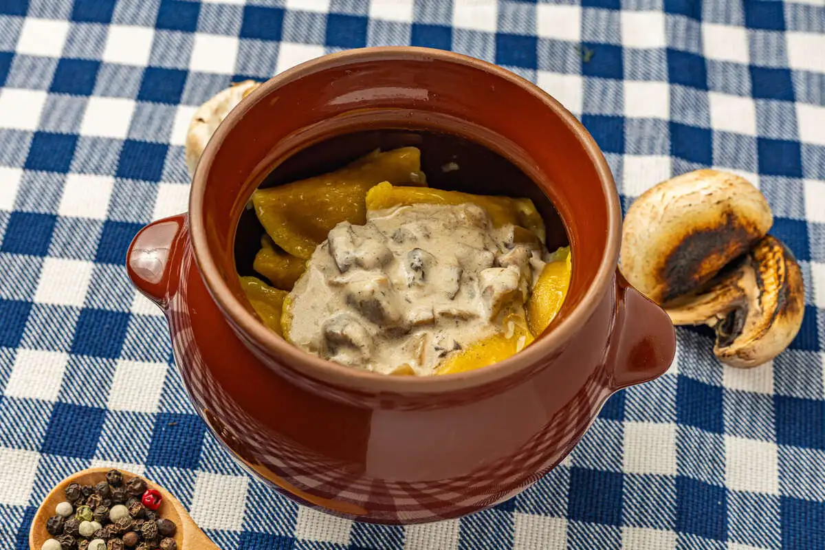 Вареники по-белорусски с грибной поджаркой