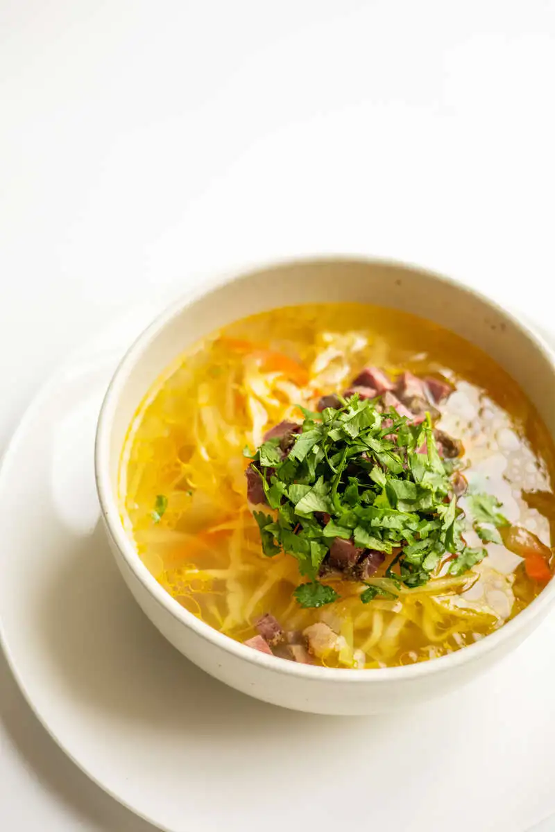 Щи с копченой говядиной ланч