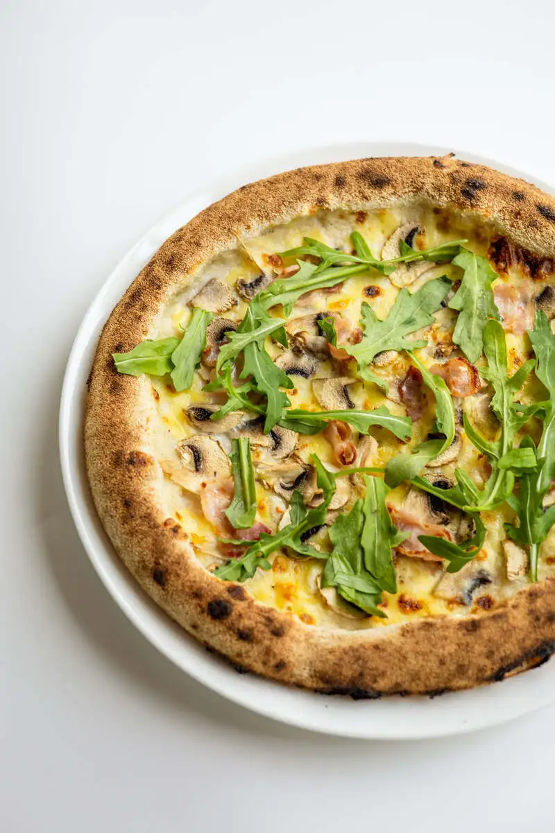 Пицца с беконом и грибами ланч