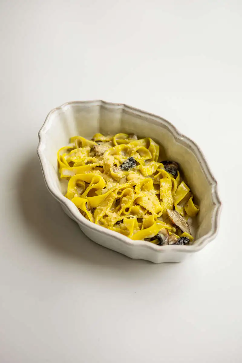 Феттучини с грибами и страчателлой ланч