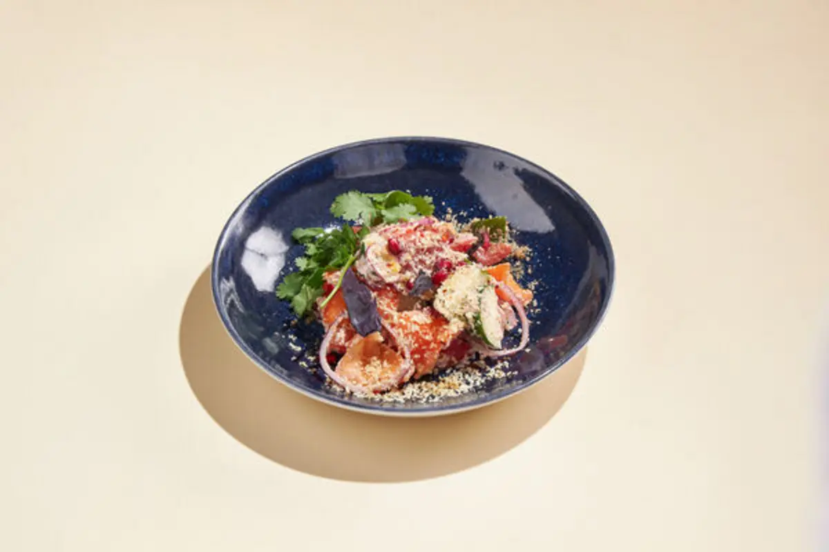 Салат овощной с ореховой заправкой 