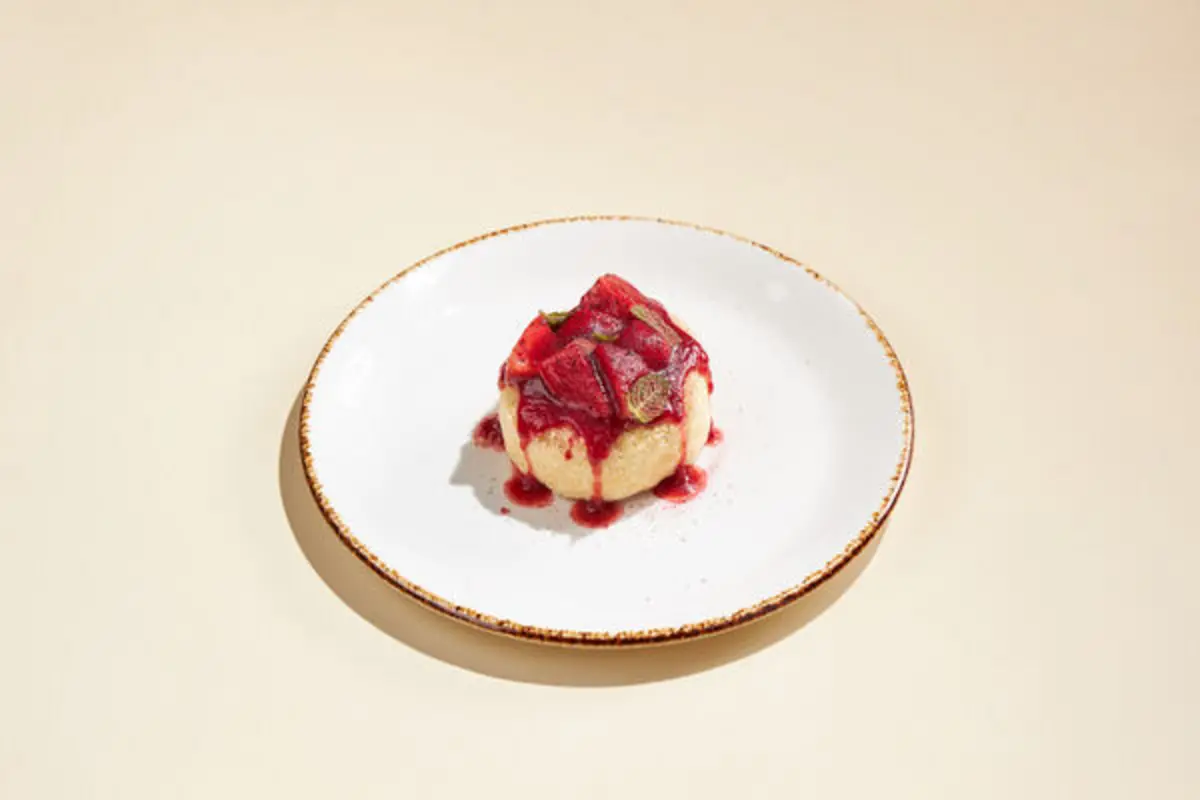 Сметанник с клубникой