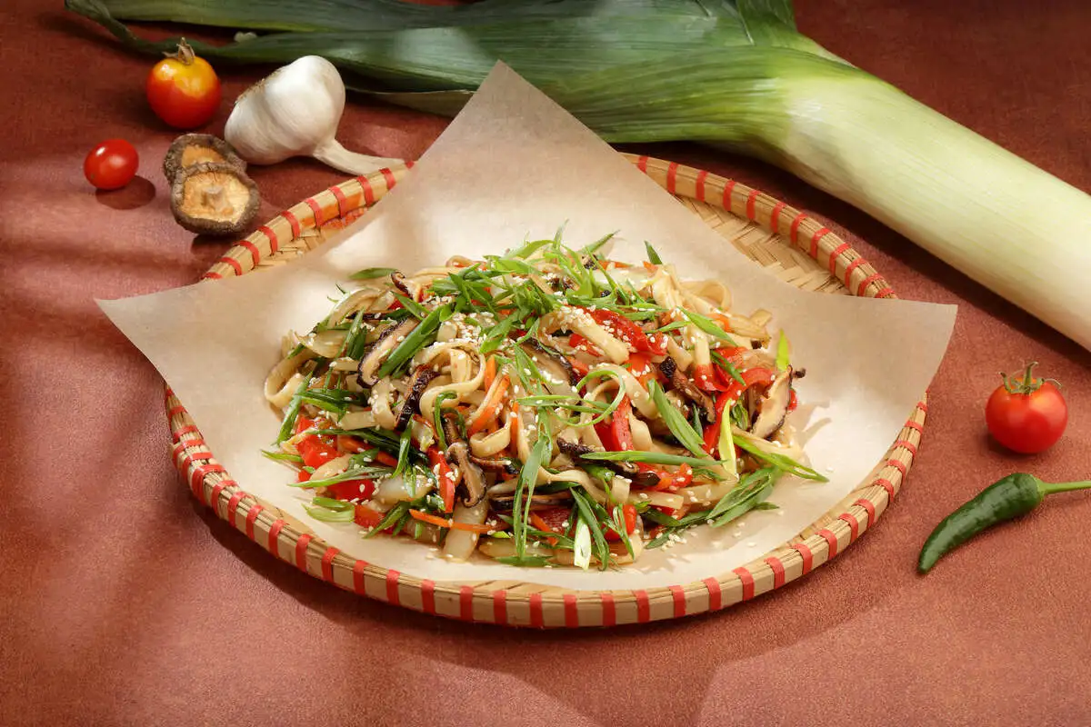 Лапша Удон с грибами шиитаке