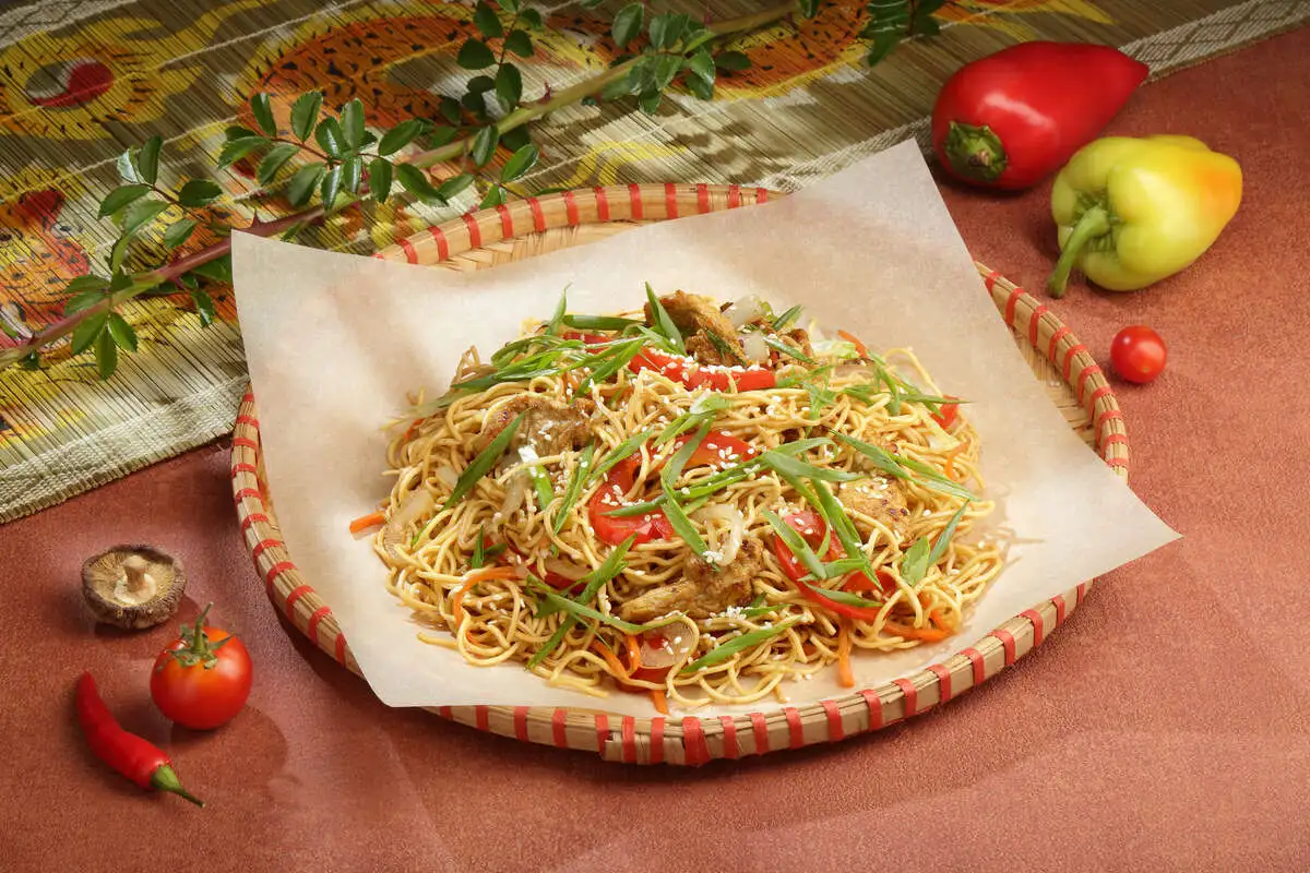 Лапша яичная с курицей