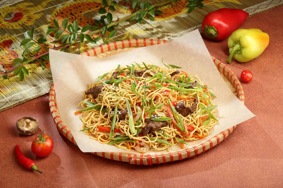 Лапша яичная с говядиной