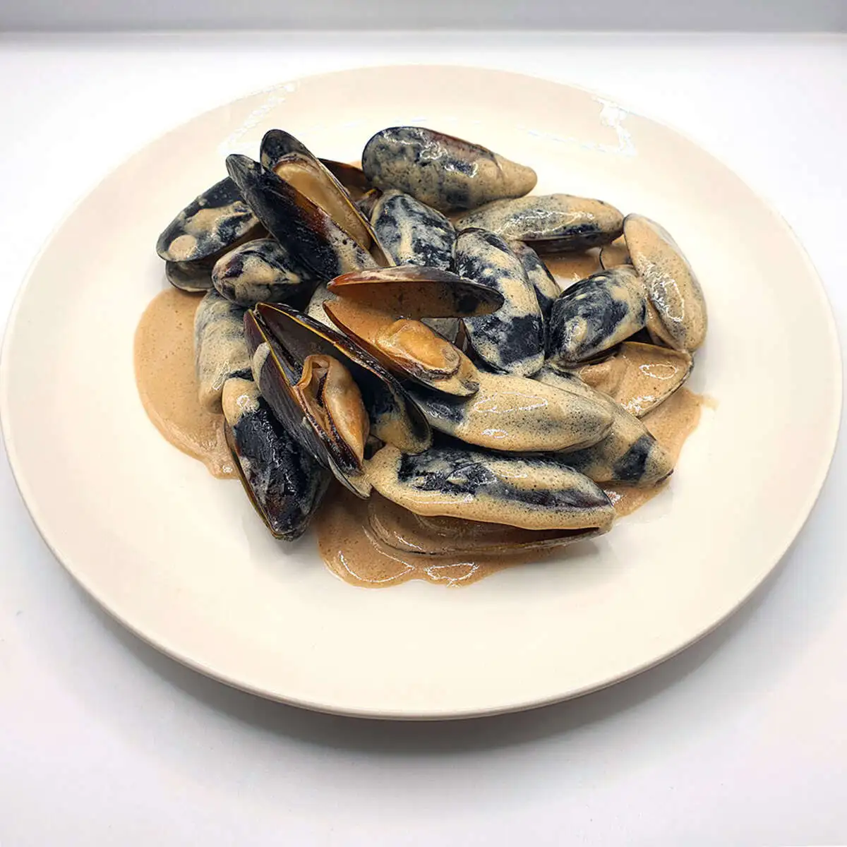 Мидии в сливочно-чесночному