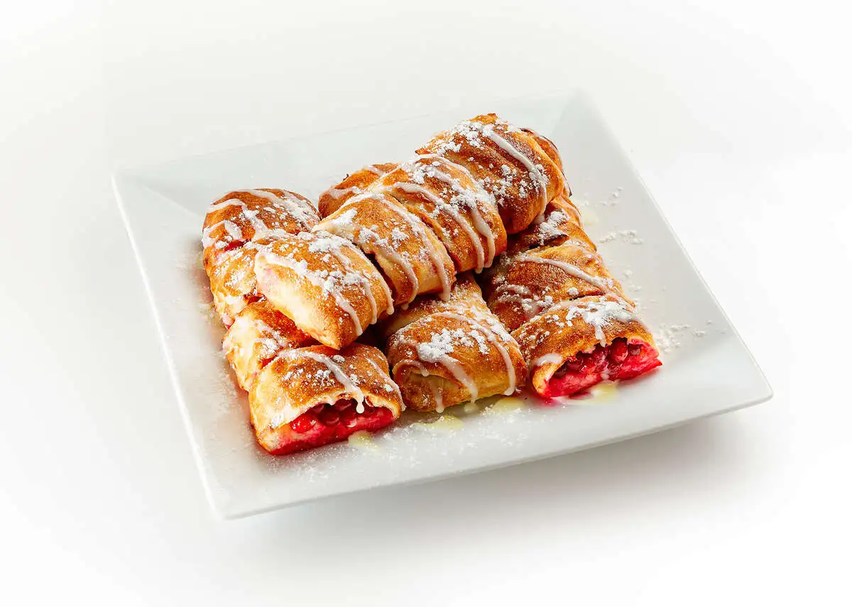 Рулетики с брусникой 