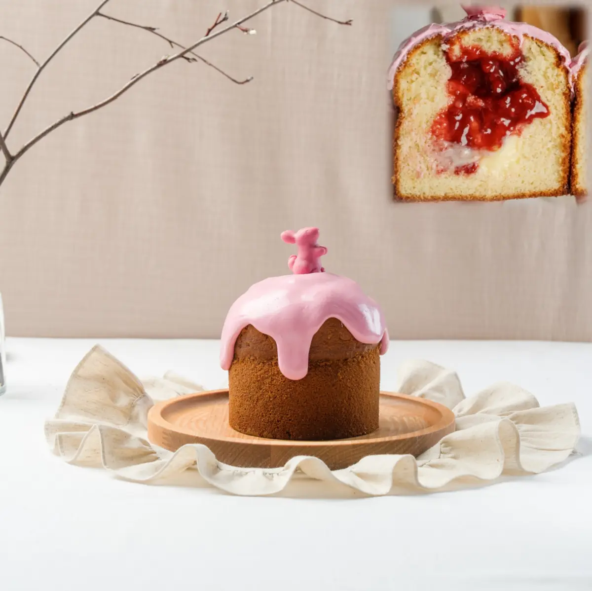 Кулич с клубнично-малиновым джемом и заварным кремом