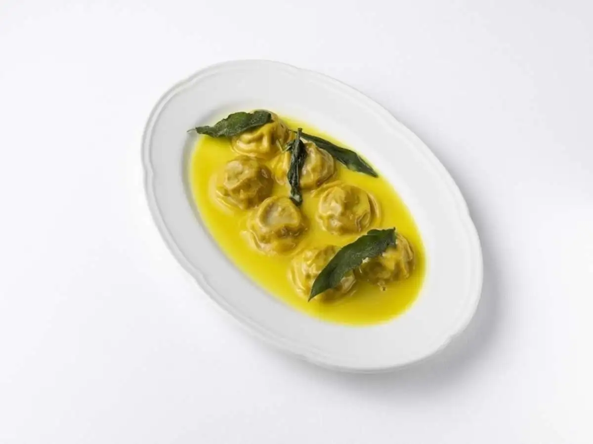 Равиолли с томленной телятиной и шалфеем