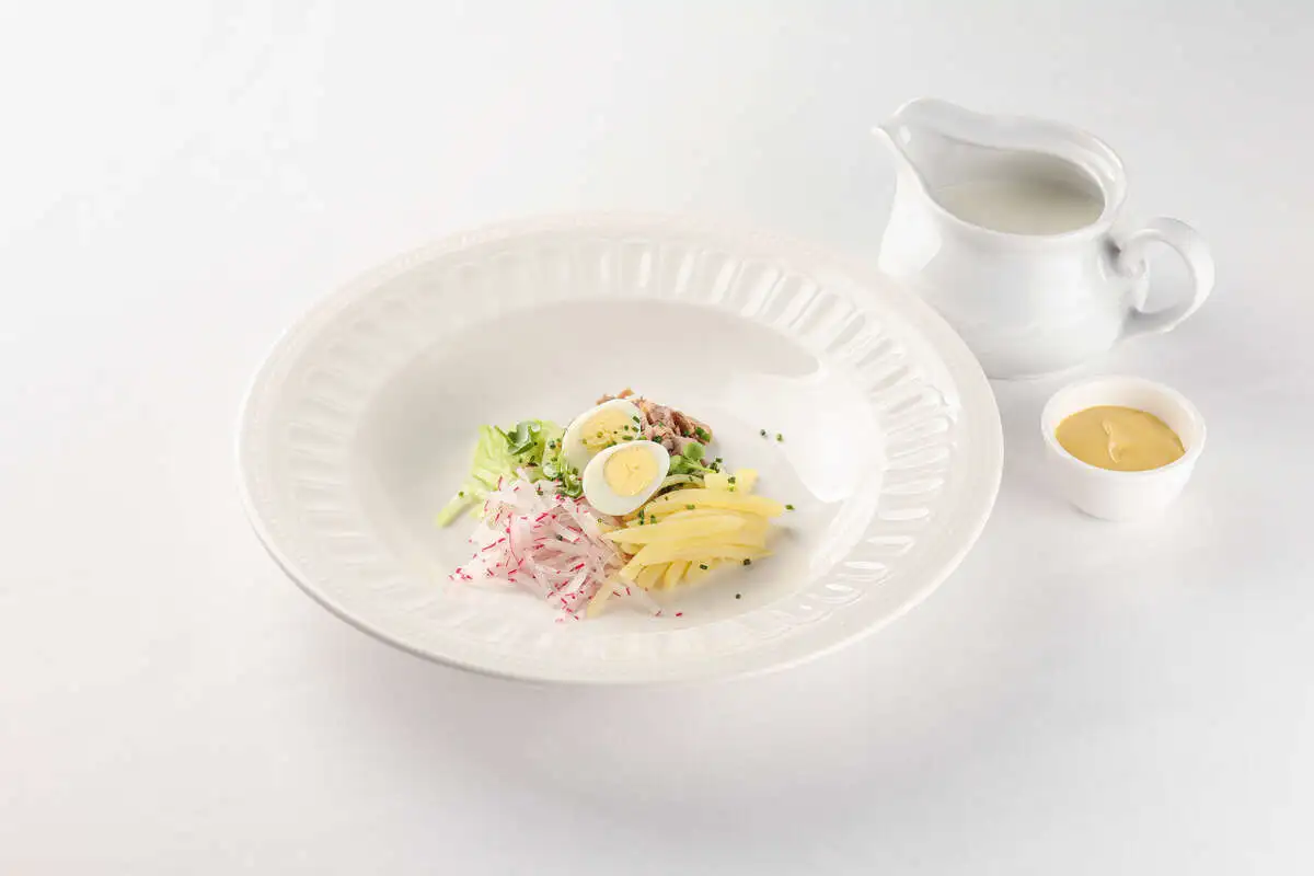 Окрошка на кефире с говяжьим языком