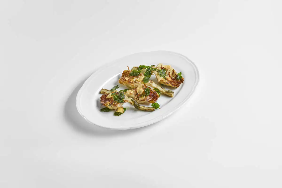 Артишоки по римски с мятой и чесноком