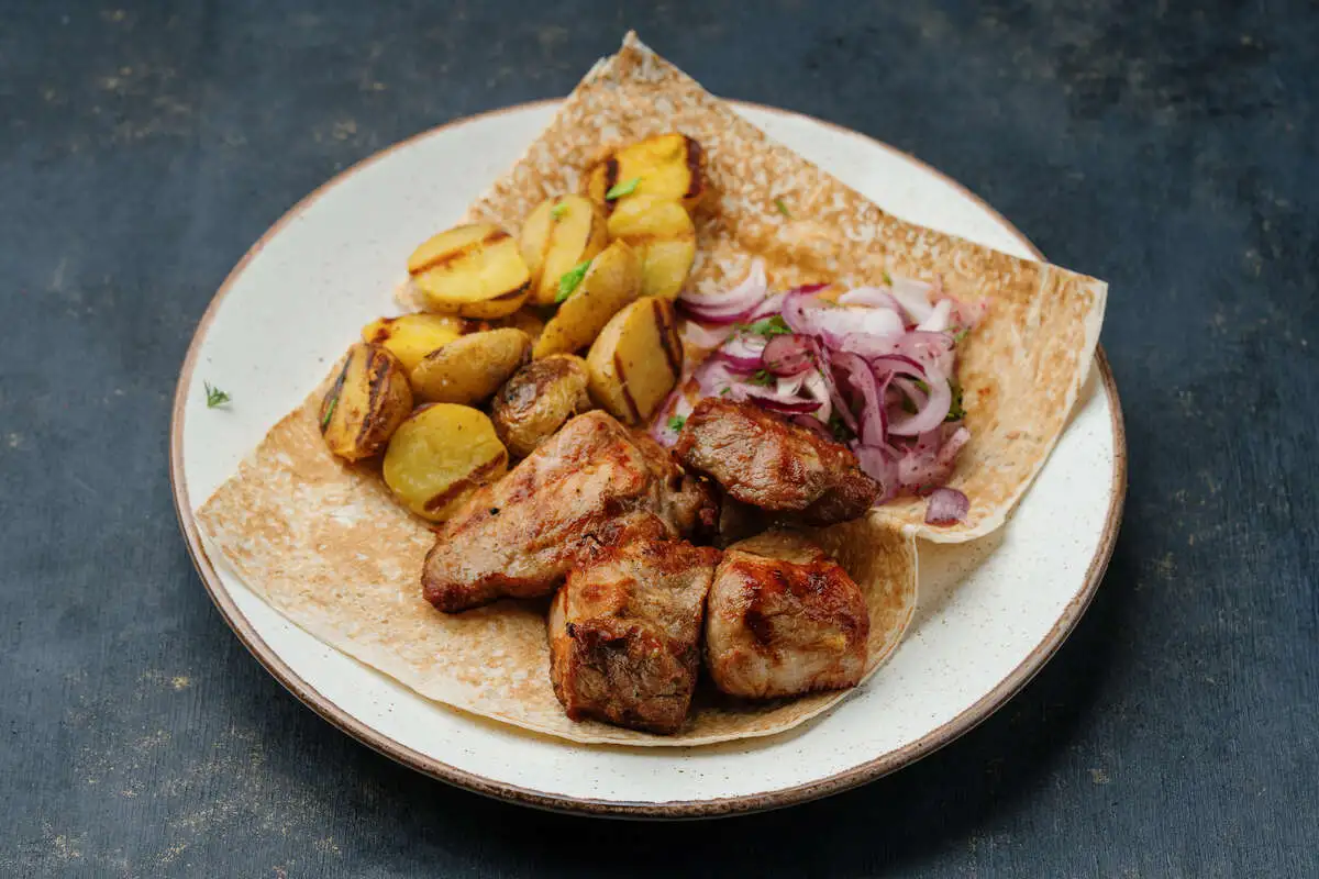 Шашлык из свинины с бейби картофелем