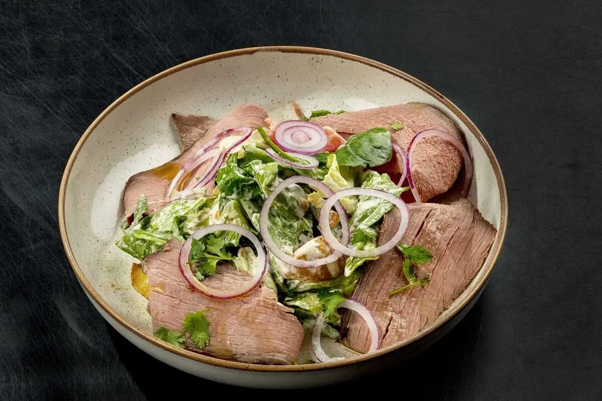 Салат с ростбифом