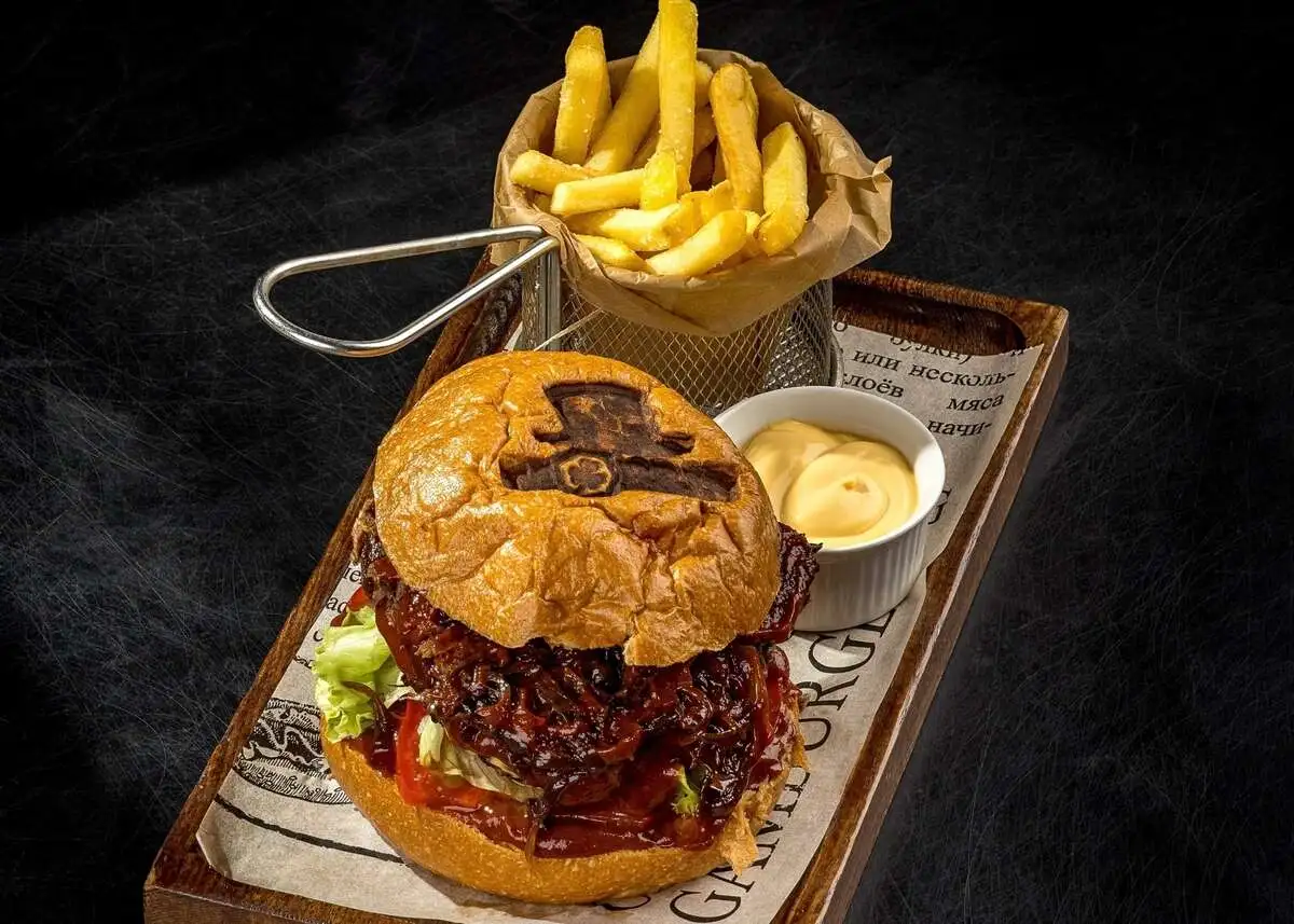 Бургер с брискетом