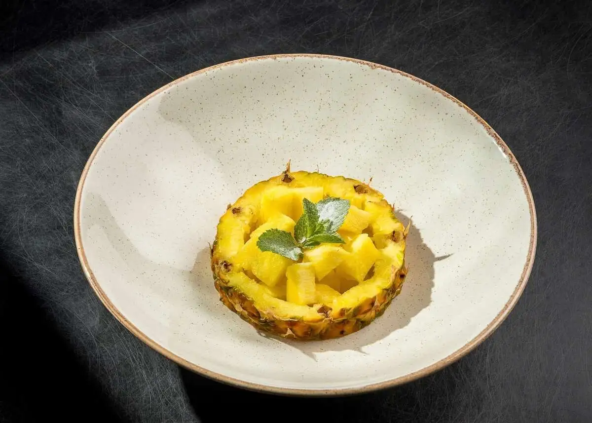 Свежий ананас