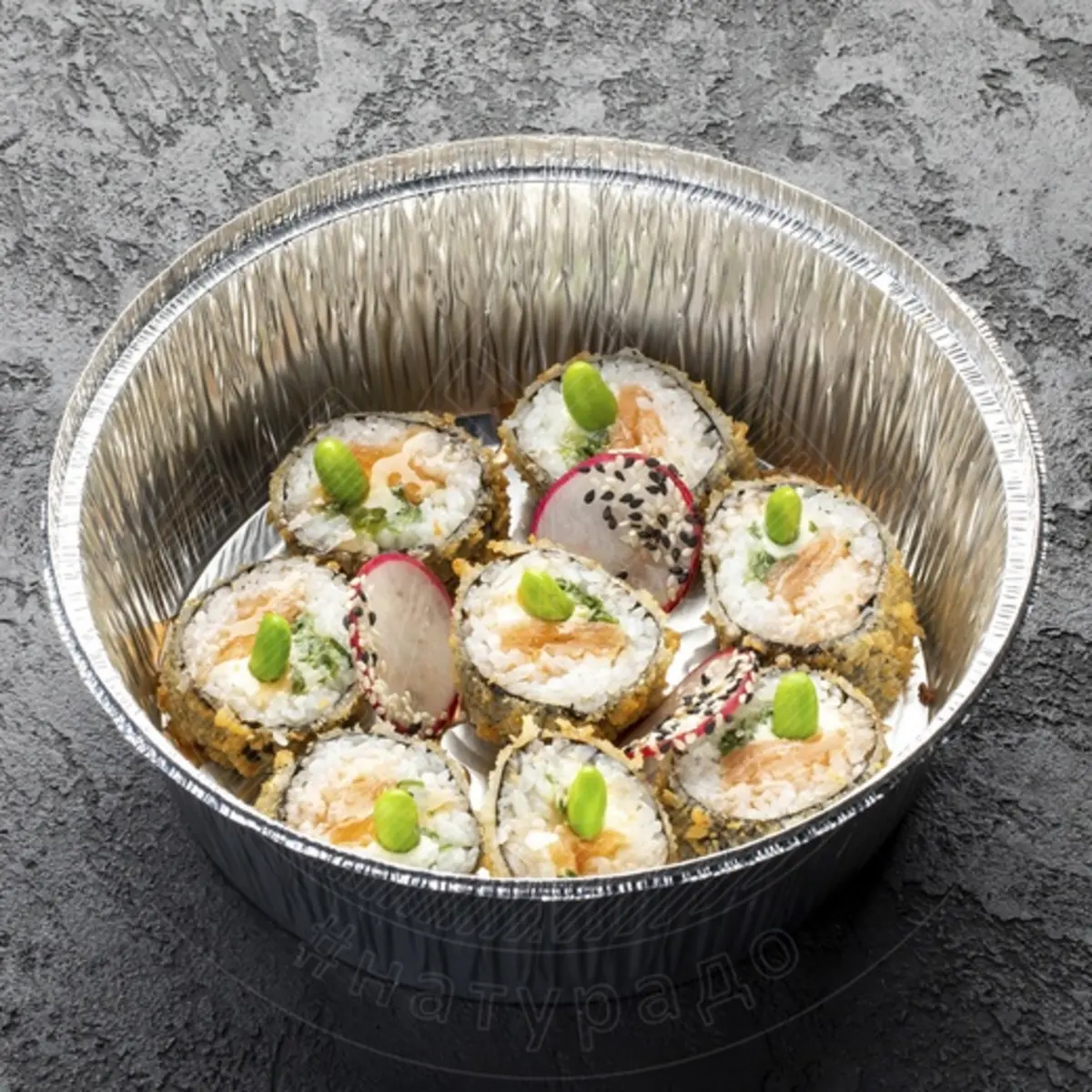 Тёплый ролл с лососем и сливочным сыром