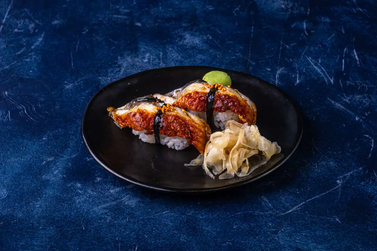 Суши с угрем