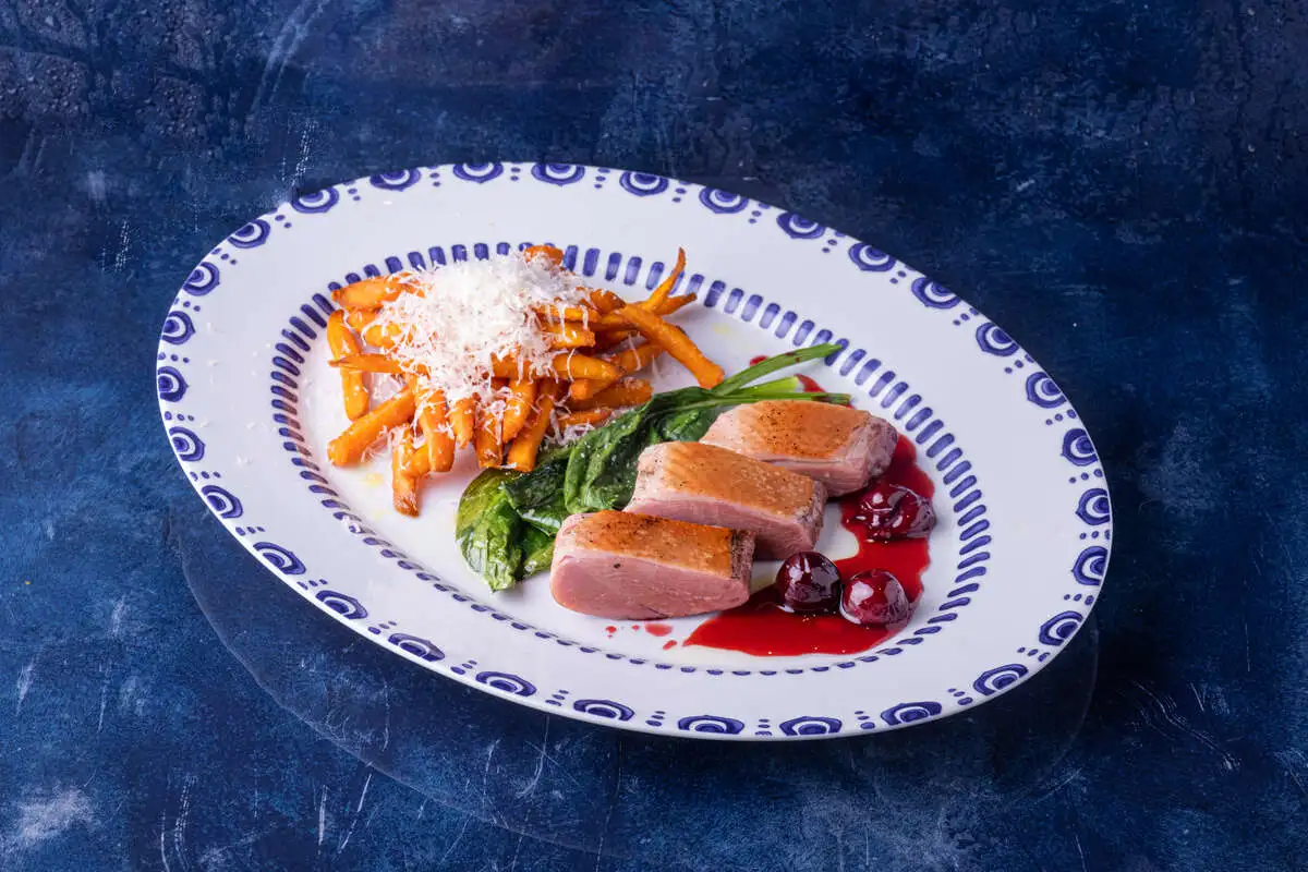 Утиная грудка с бататом