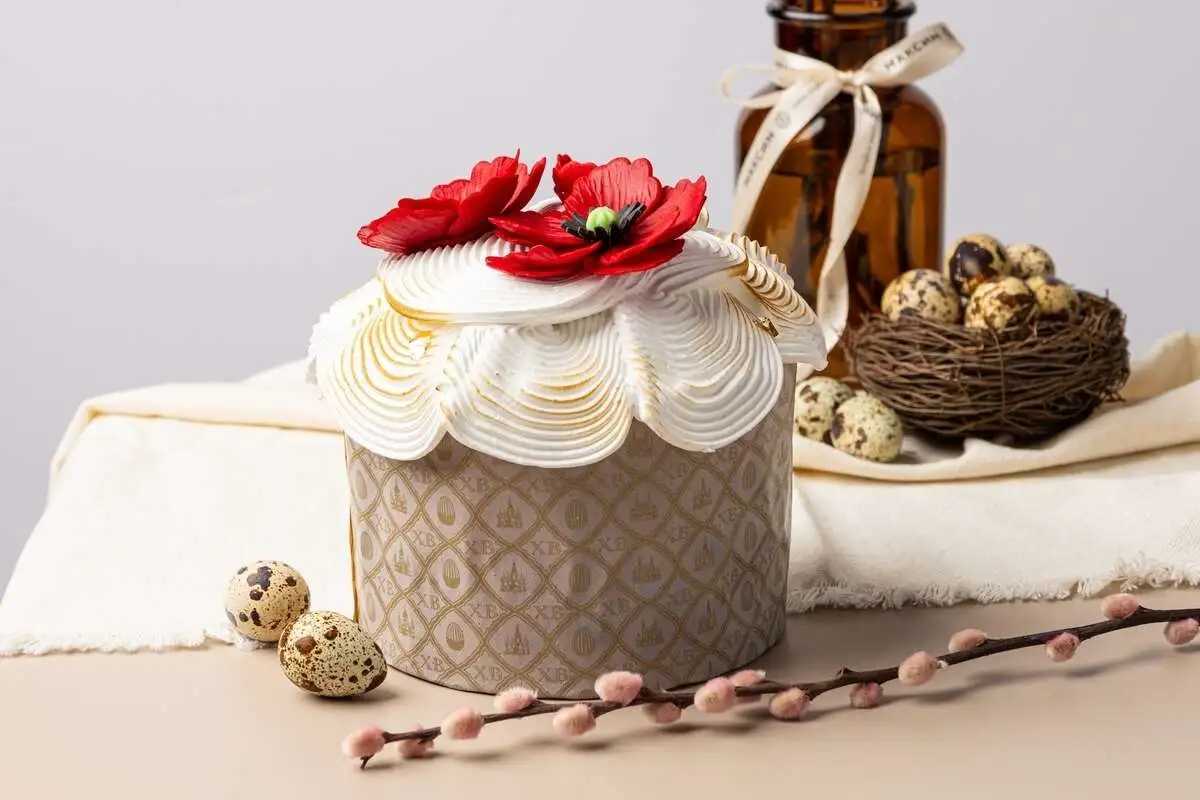 Кулич с цукатами и изюмом