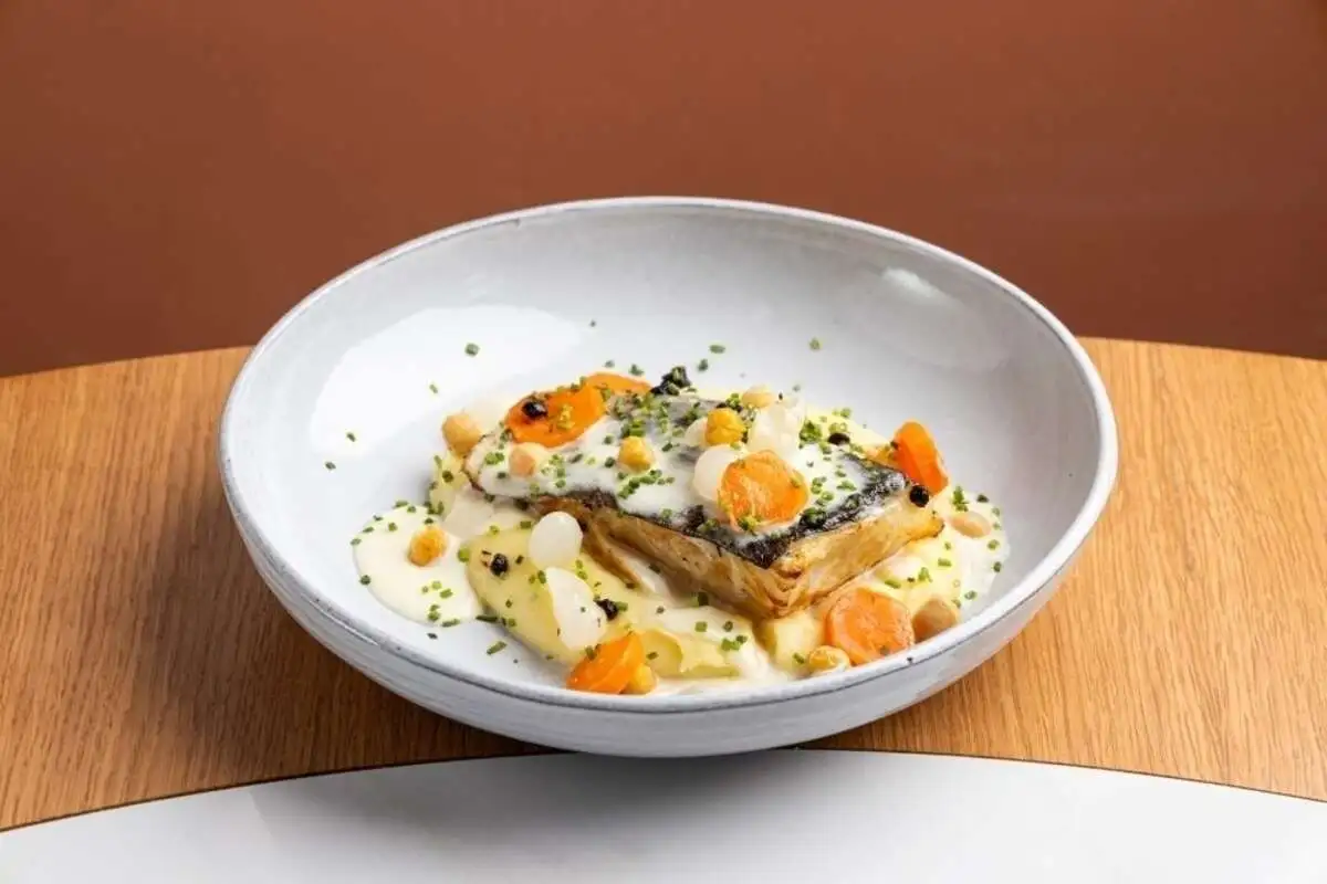 Треска, картофельное пюре, соус Морне