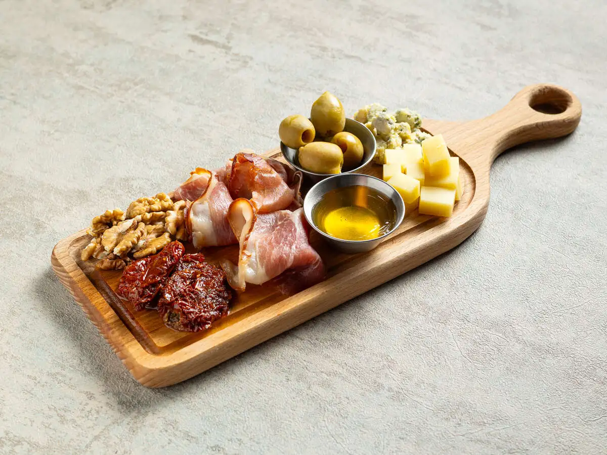 Ассорти закусок к вину