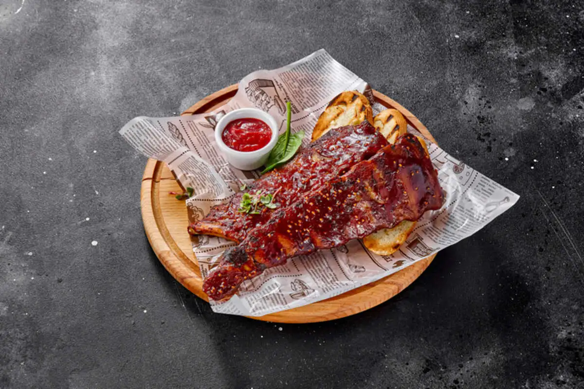 Свиные рёбрышки в пряной перечной глазури