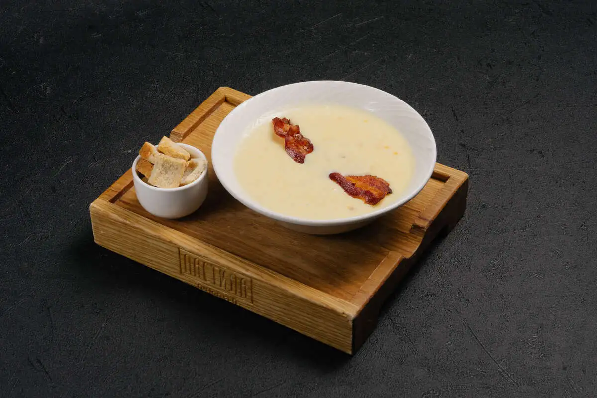 Сырный суп с гренками