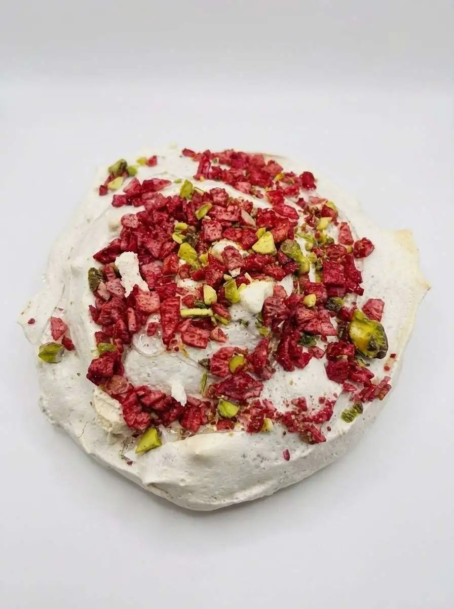 Меренга с грецким орехом, клюквой и шоколадом 