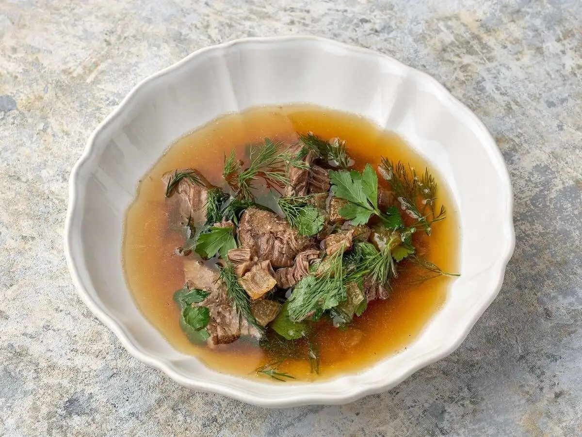 Юшка с мясом лося и зеленью