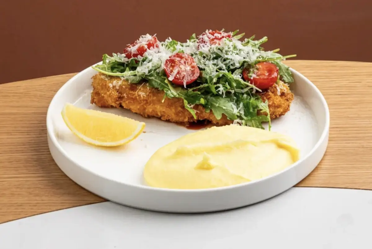 Шницель из индейки, картофель, соус демиглас