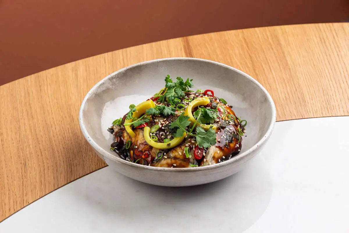 Угорь, маринованный бамбук, соус унаги