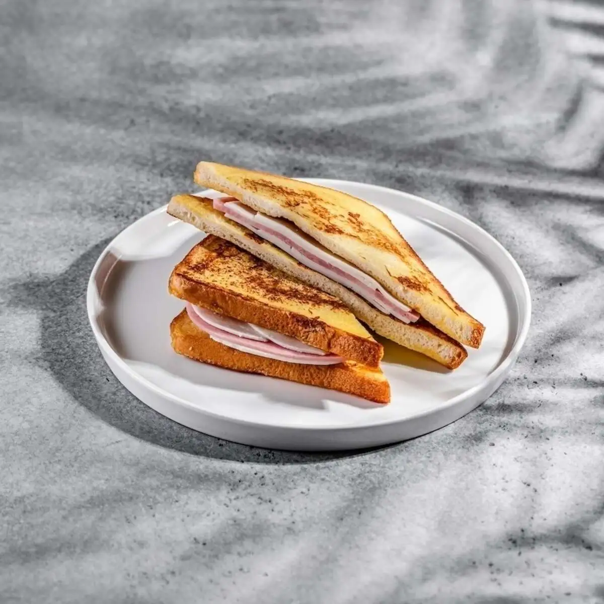 Французский тост с ветчиной и сыром