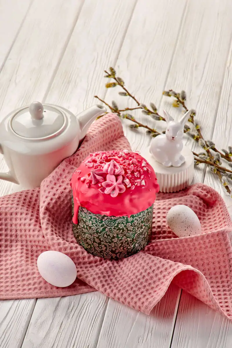 Кулич с малиновой начинкой