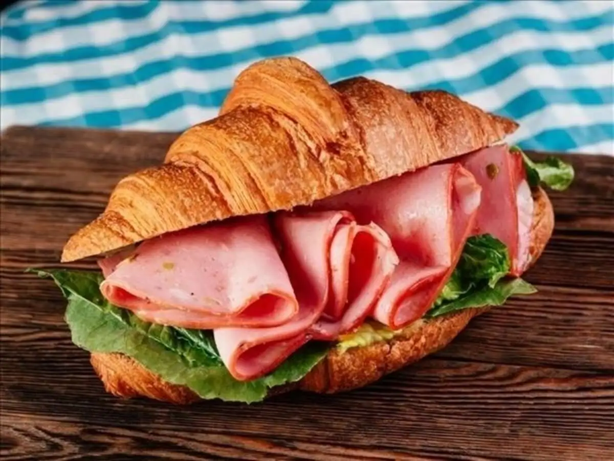 Круассан с Мортаделлой