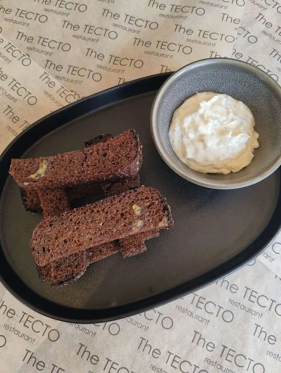 Гренки с чесночным соусом