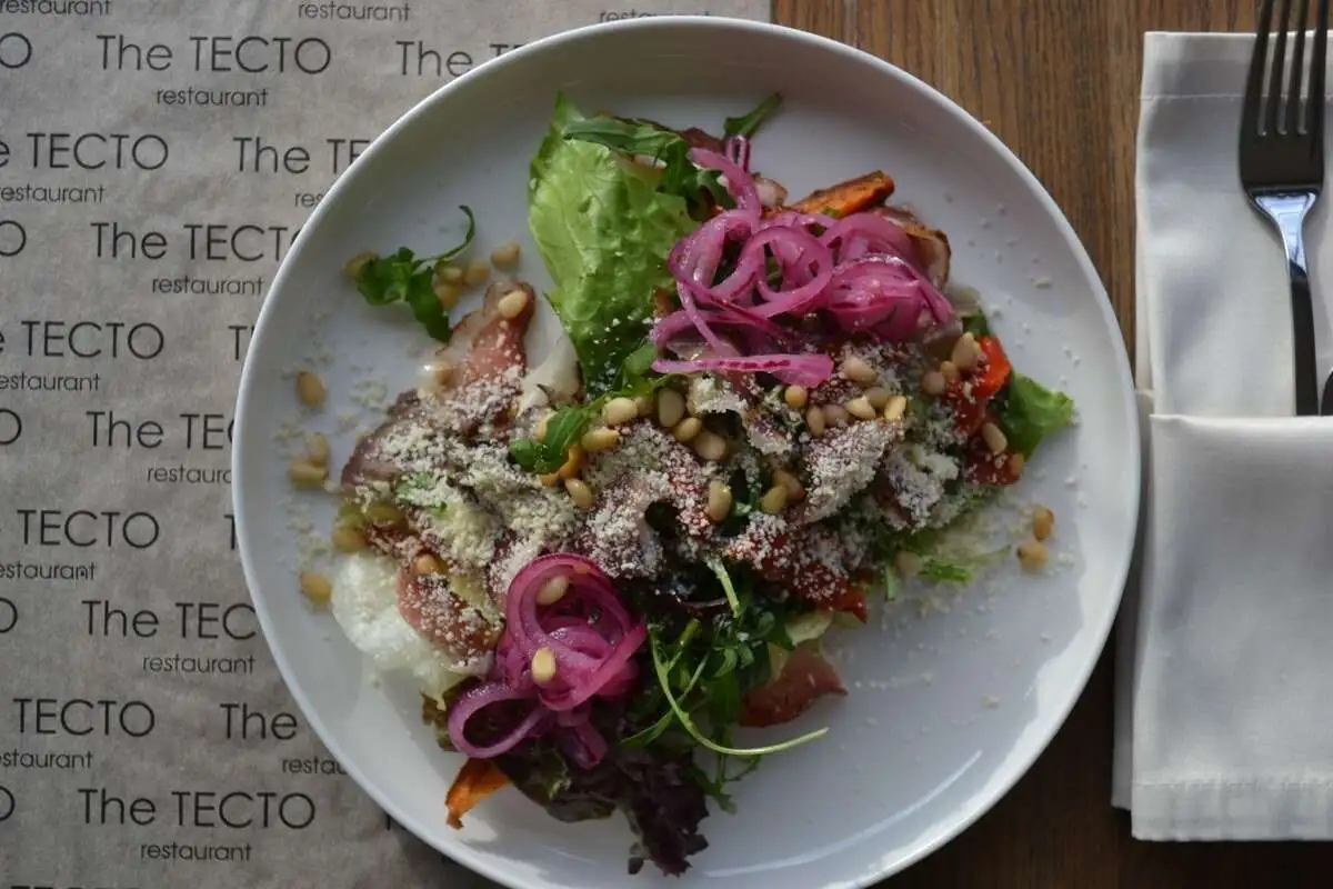 Салат с вяленой уткой и бататом