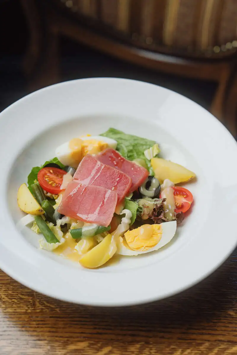 Нисуаз с розовым тунцом