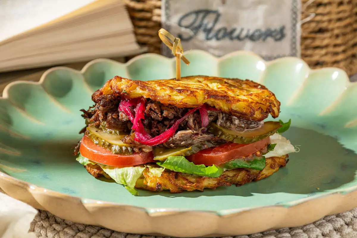 Драник-бургер с брискетом из нашей коптильни