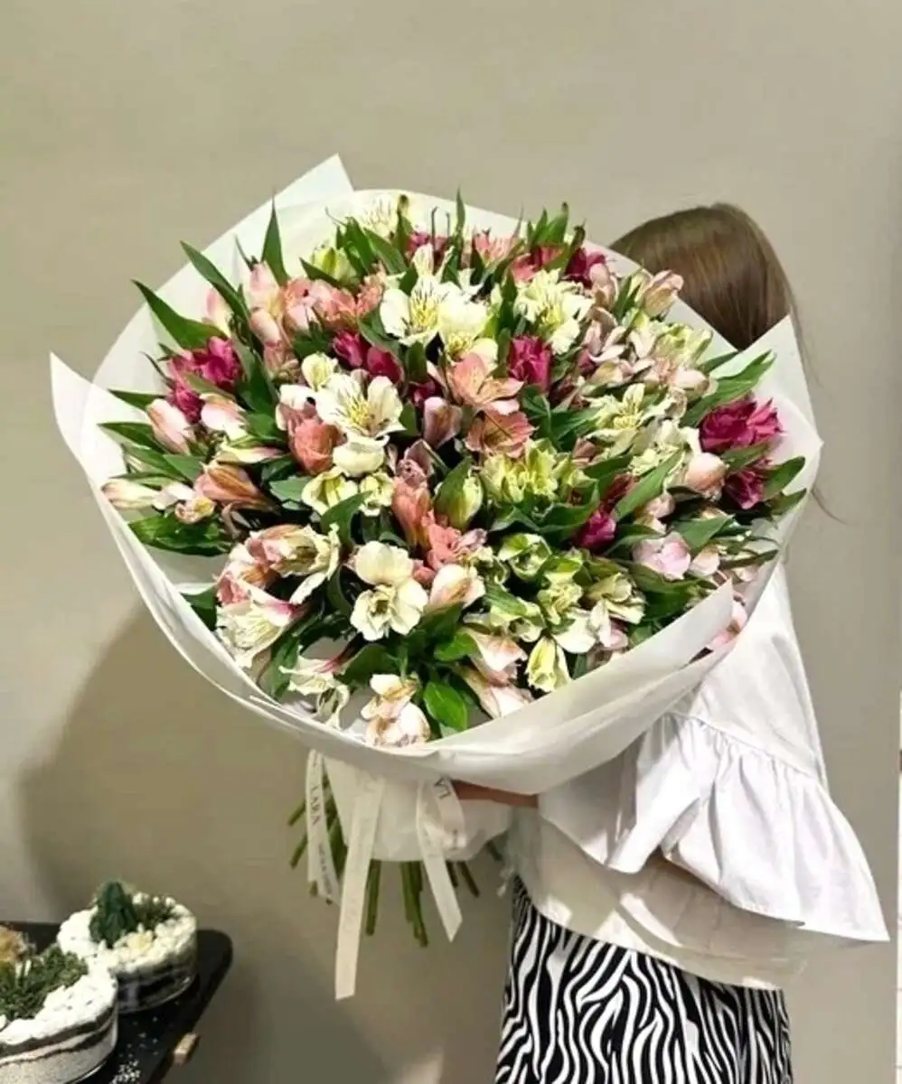 Букет "Симфония оттенков" размер M