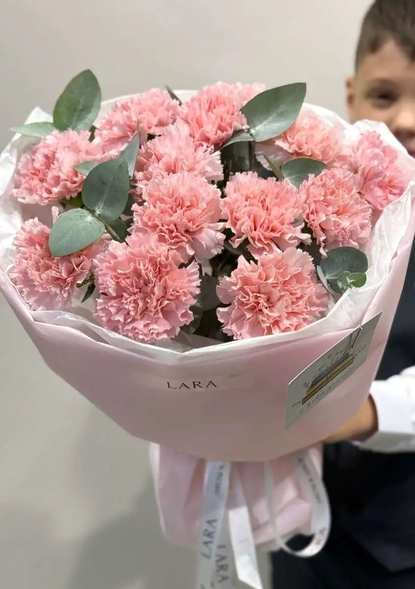 Букет "Нежные диантусы с эвкалиптом "