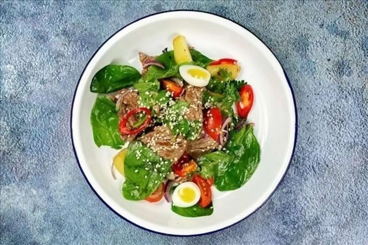 Тёплый салат с говядиной