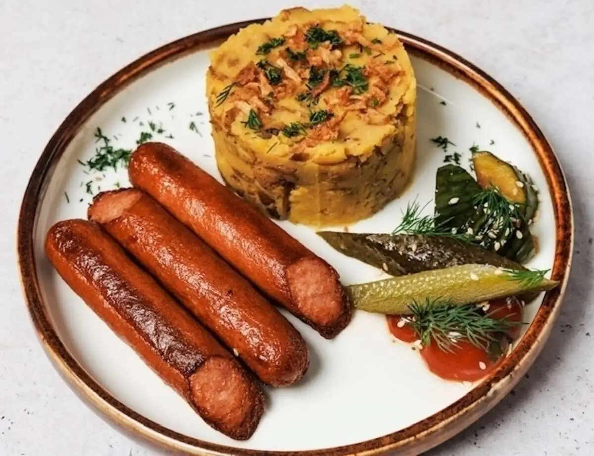 Колбаски с фирменным картофелем 