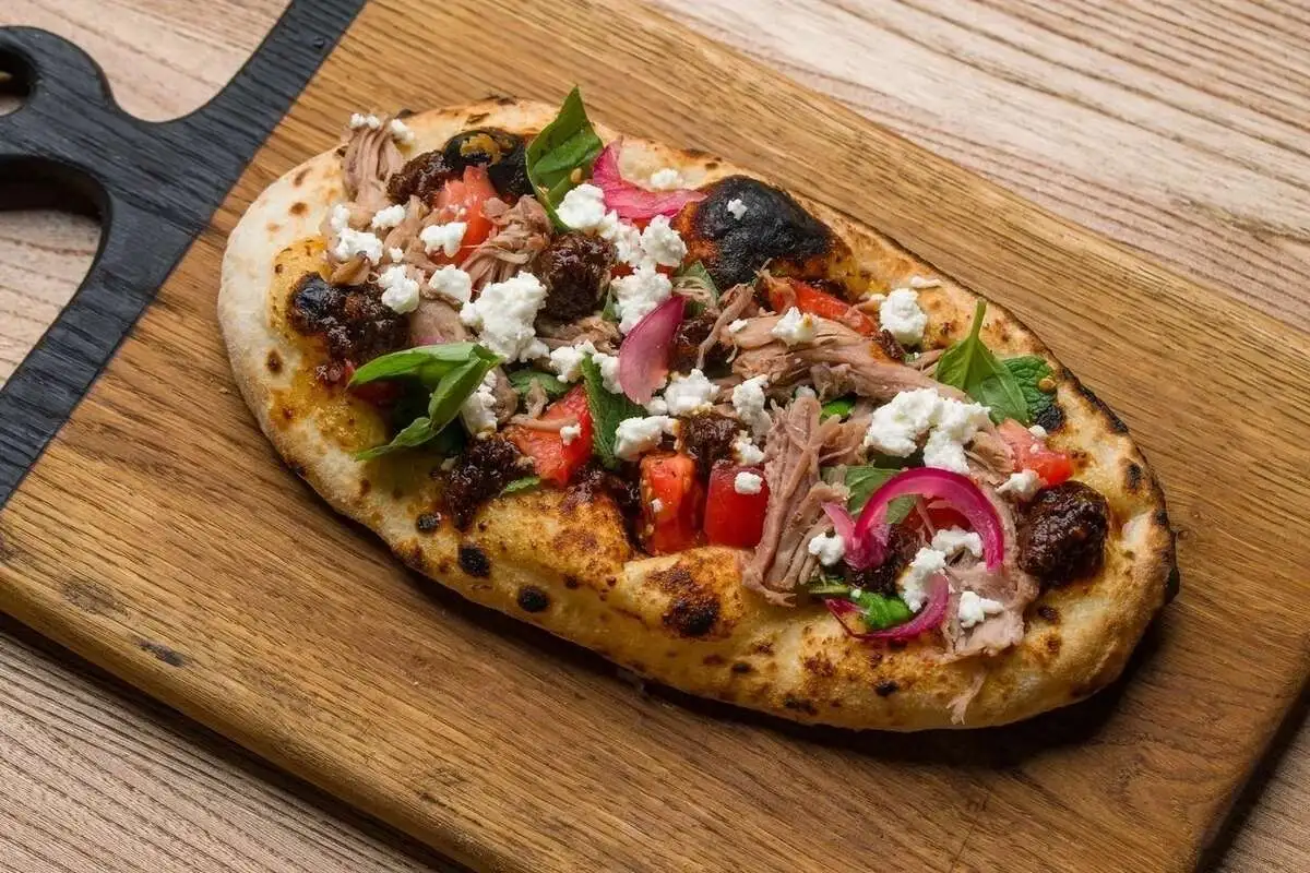 Лахмаджун с бараниной и овощами 